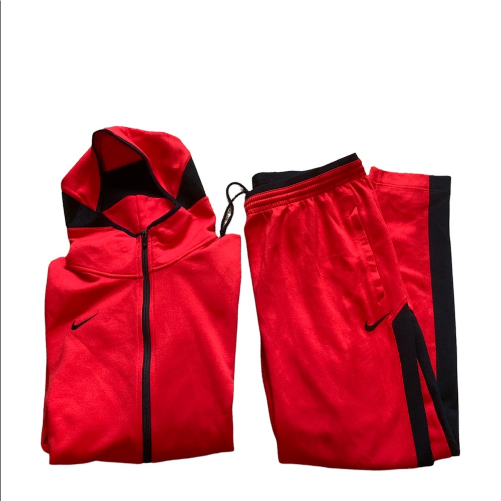 - Mens nike sweatsuit.